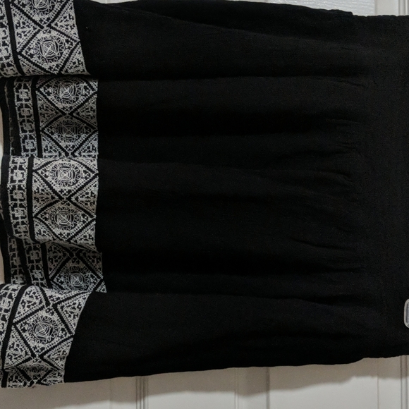 Black skirt - Picture 1 of 4